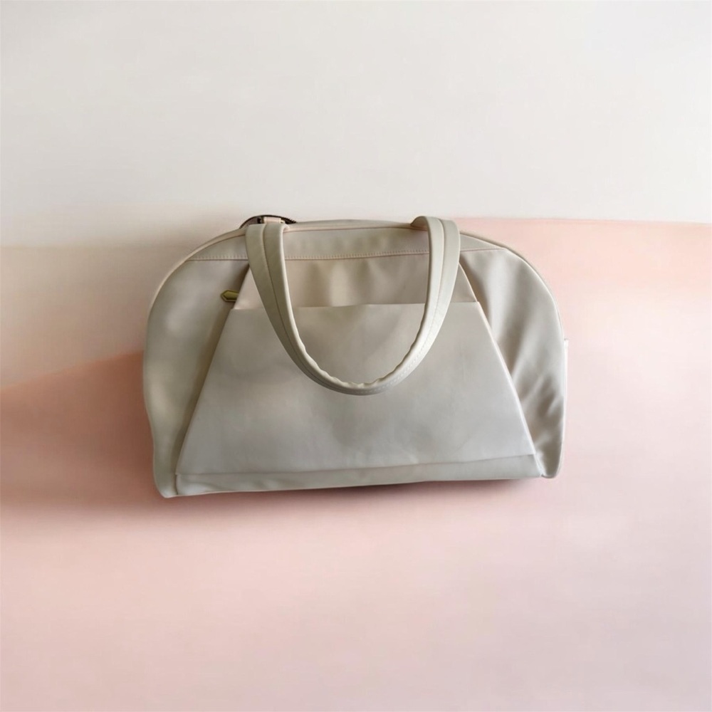 NWOT House of Harlow large yoga bag. Cream